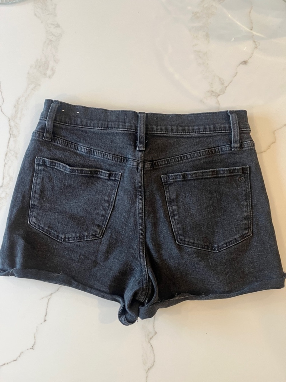 Madewell High-Rise Denim Raw Hem Shorts in Washed Black/Lunar Wash 26 - Picture 6 of 9